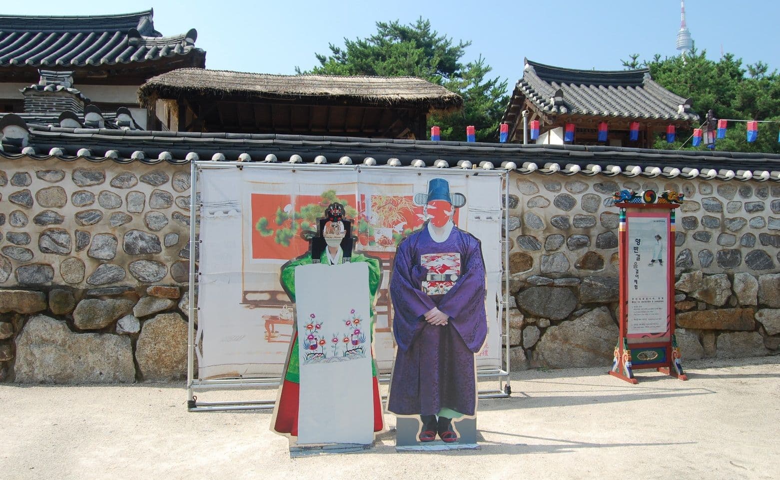 namsan-hanok-village-traditional-wedding-photo-zone