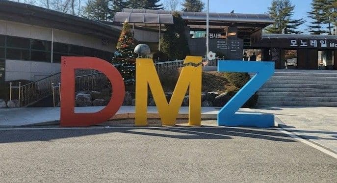 dmz-tour-south-korea-sign