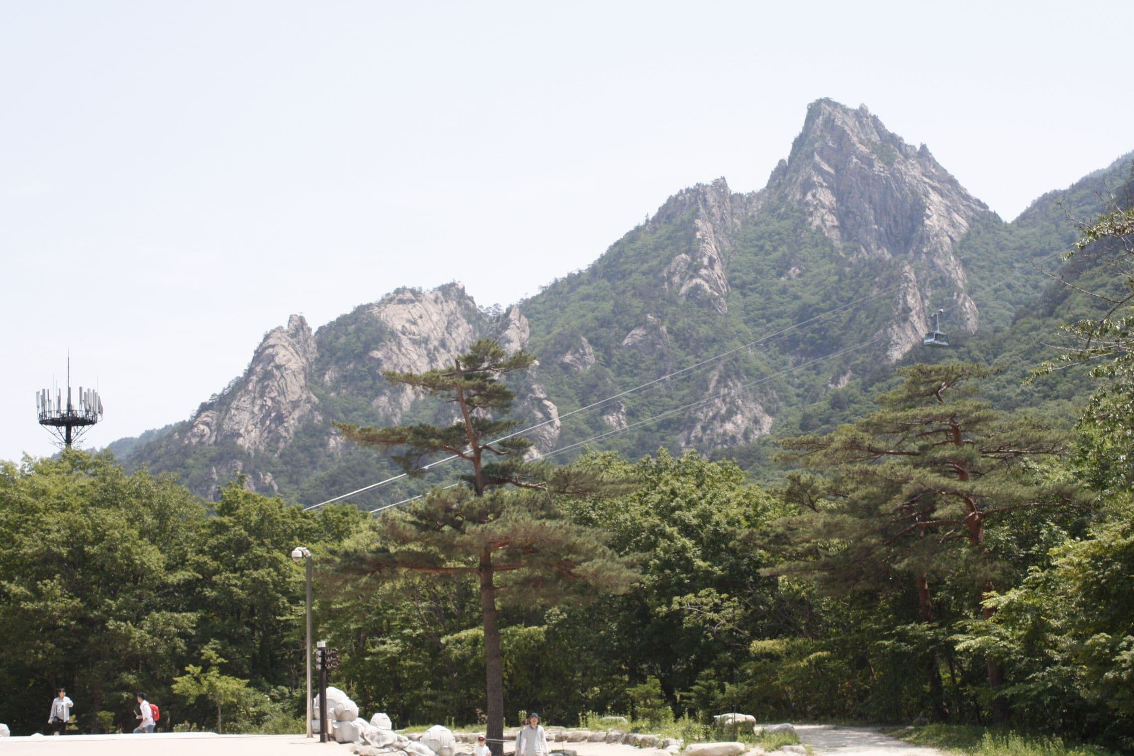 seoraksan-national-park-cable-car-mountain-view