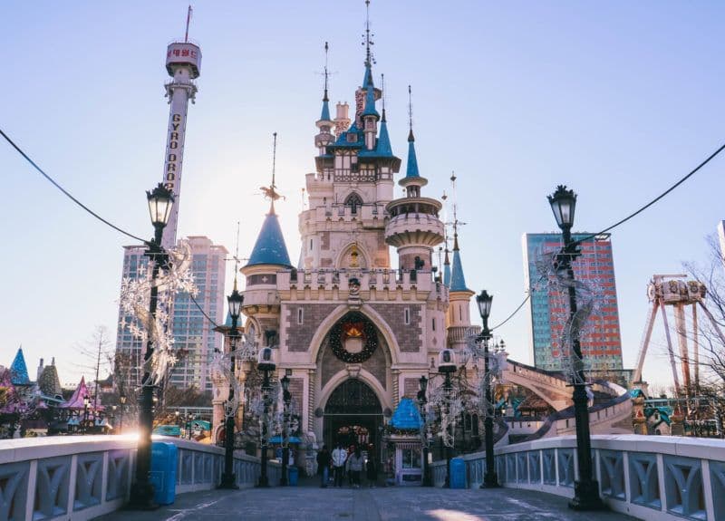 lotte-world-seoul-theme-park-magic-island-castle
