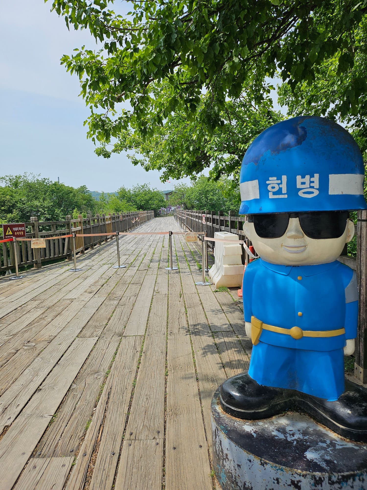 bridge-of-freedom-imjingak-park-dmz-mp-statue