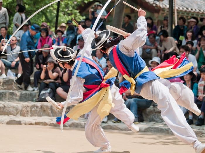 korean-folk-village-traditional-dance-performance-samulnori